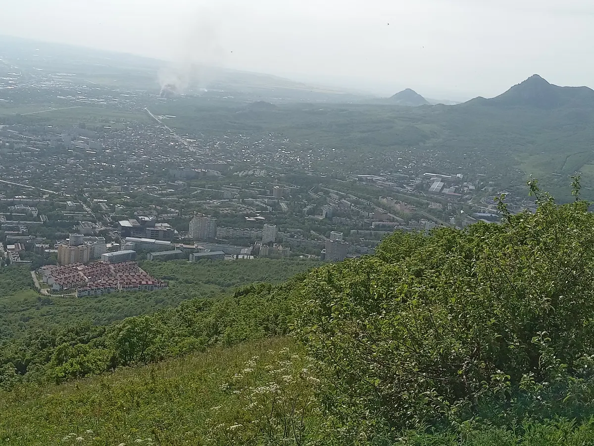 Панорама Пятигорска со склонов горы Машук